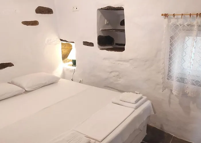 Fyrou- Serenity / Idyllic Traditional Experience Ferienhaus *