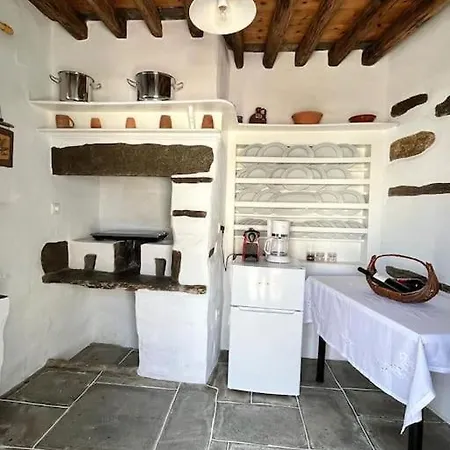 בית נופש Fyrou- Serenity / Idyllic Traditional Experience *